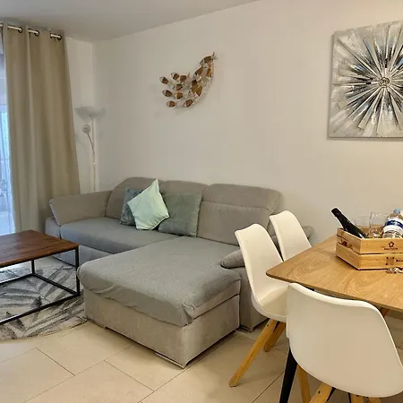 Capitain Jane's Beachside Haven شقة *