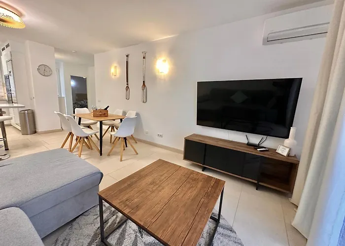 Capitain Jane's Beachside Haven 아파트 *